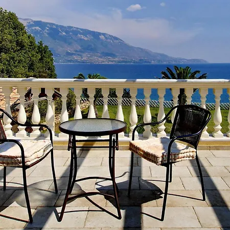 Villa Alexandros *