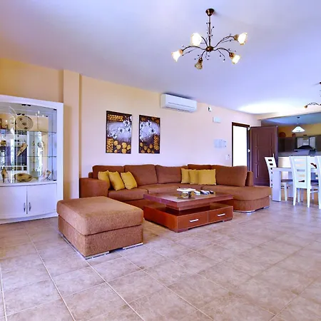 Alexandros Villa